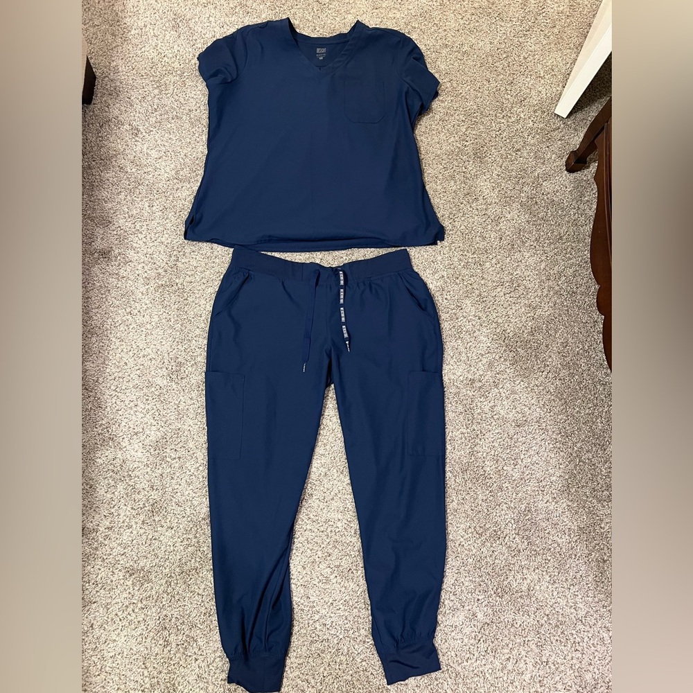 Med couture women’s scrub set Navy Top XL bottoms Large